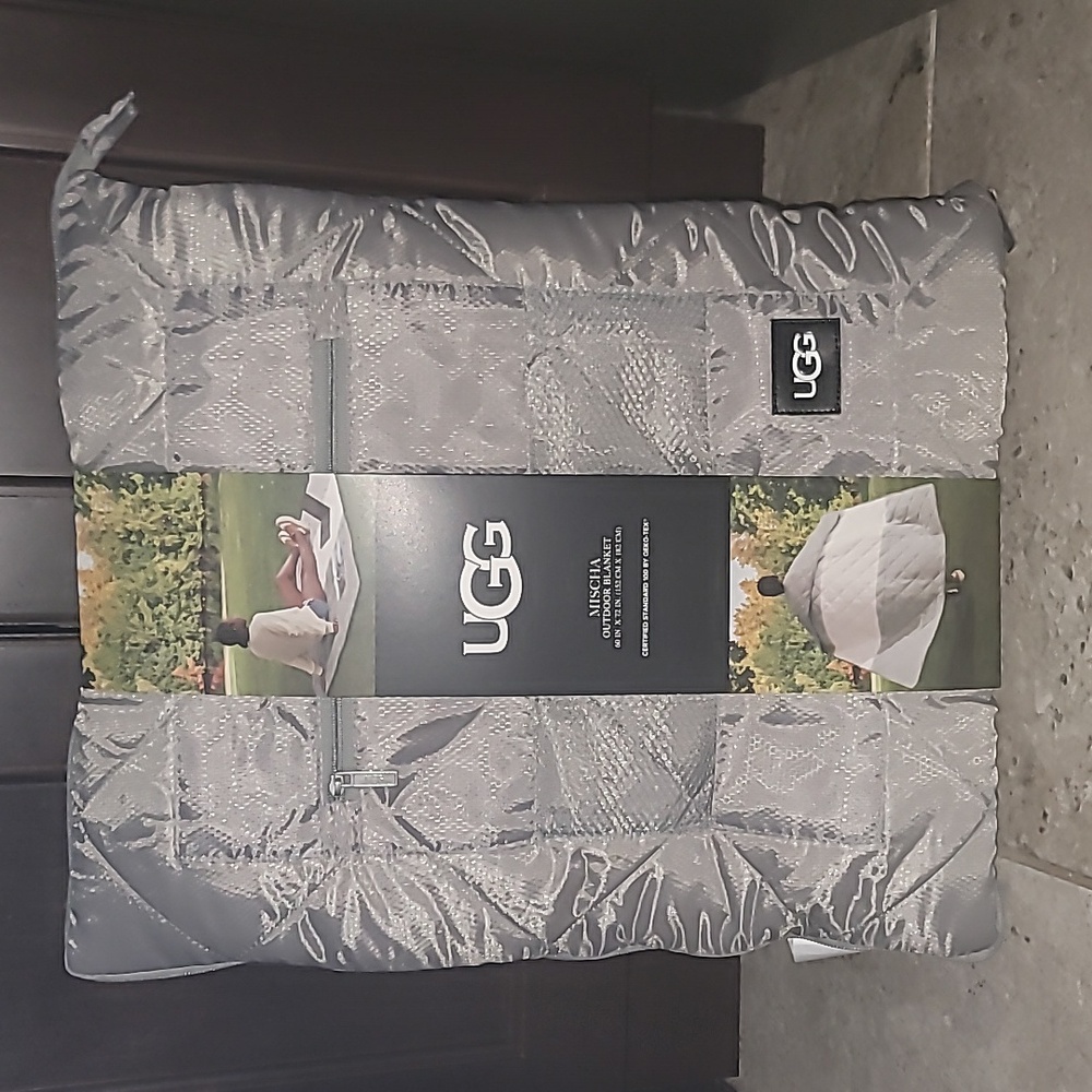 Ugg Mischa Outdoor Blanket New With Tags